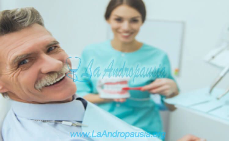 Higiene bucodental cuando se usa prótesis dental