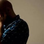 Sofocos en hombres: causas, síntomas y tratamiento
